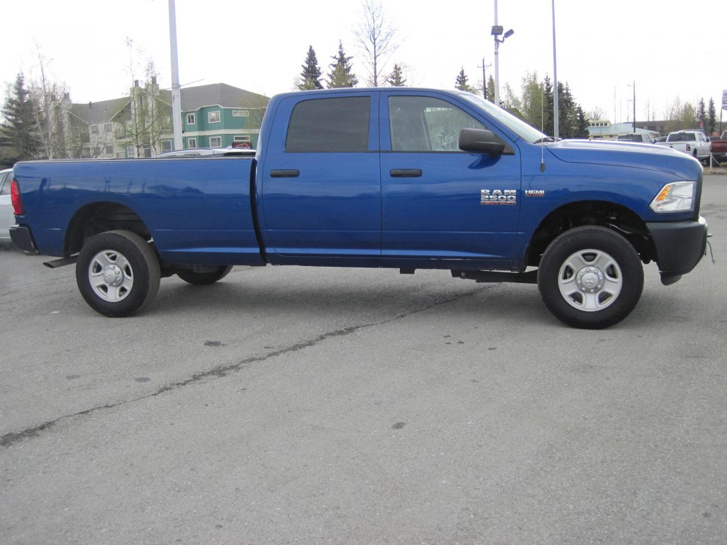 2014 blue /gray RAM 2500 Tradesman Crew Cab 4WD (3C6TR5HT1EG) with an 5.7L V8 OHV 16V engine, automatic transmission, located at 9530 Old Seward Highway, Anchorage, AK, 99515, (907) 349-3343, 61.134140, -149.865570 - Low miles on the Ram 2500 come take a test drive - Photo#2